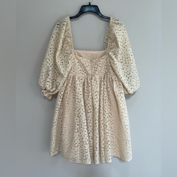 Storia Crochet-Lace Baby Doll Mini Dress in Vanilla/Cream, size M - Picture 4 of 11